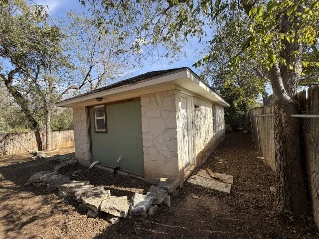 207 S Creek Street Fredericksburg, TX 78624