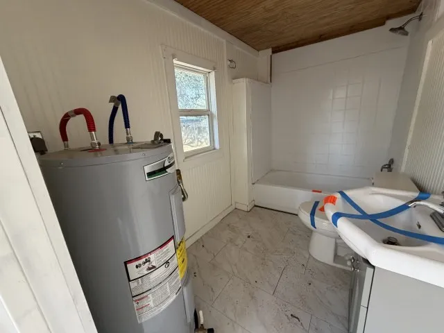 207 S Creek Street Fredericksburg, TX 78624