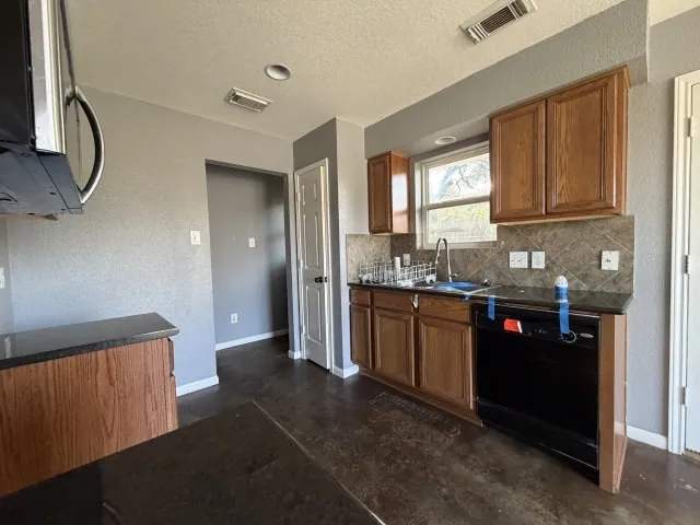 207 S Creek Street Fredericksburg, TX 78624