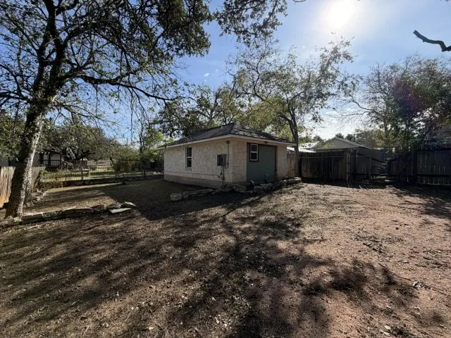 207 S Creek Street Fredericksburg, TX 78624