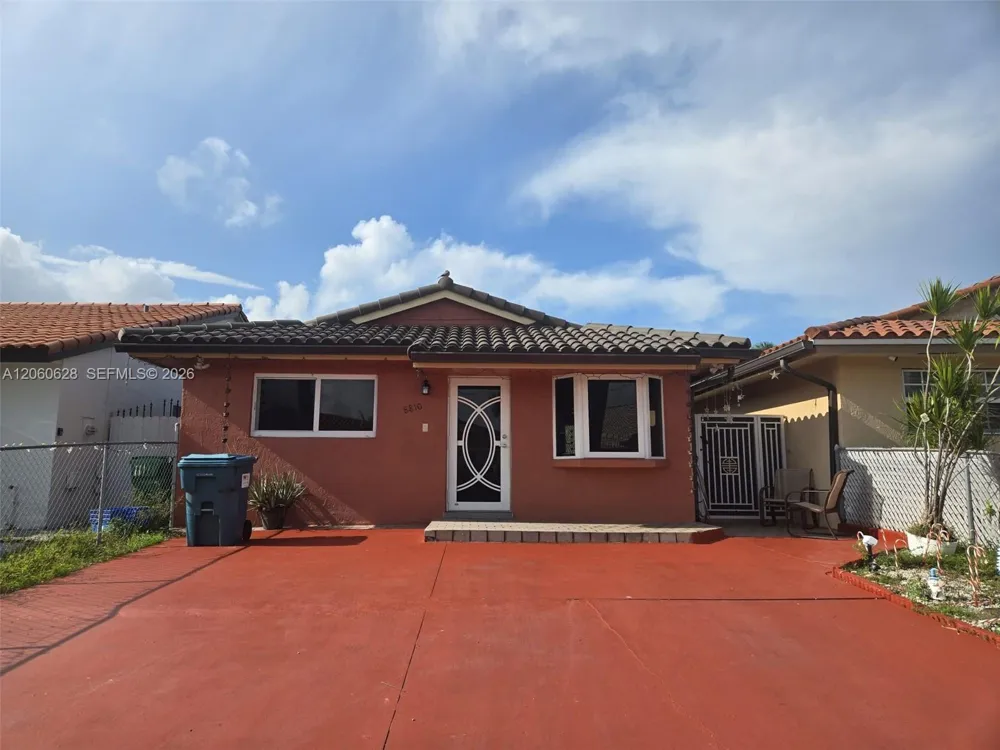 8810 NW 114th Ter Hialeah Gardens, FL 33018