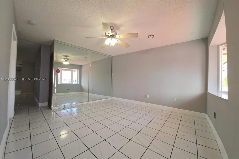 8810 NW 114th Ter Hialeah Gardens, FL 33018