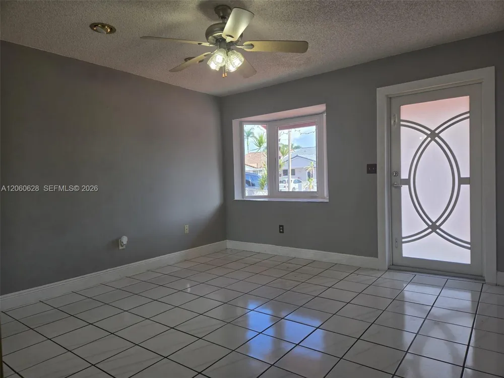 8810 NW 114th Ter Hialeah Gardens, FL 33018