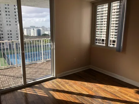 800 Miami Ave #E-1001