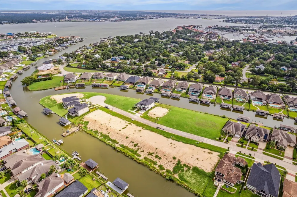 610 Appia Drive Kemah, TX 77565