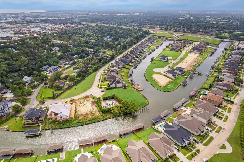 610 Appia Drive Kemah, TX 77565