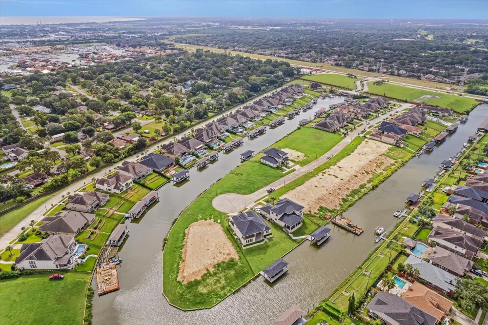 610 Appia Drive Kemah, TX 77565
