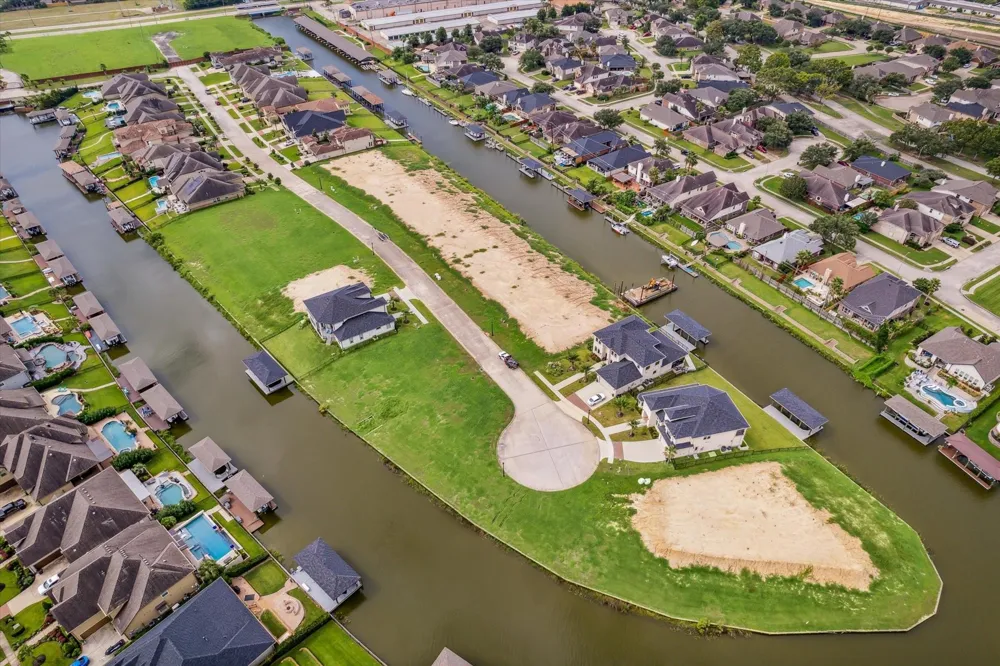 610 Appia Drive Kemah, TX 77565