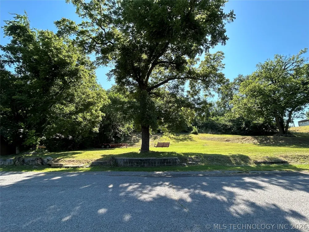 306 Water Locust Grove, OK 74352