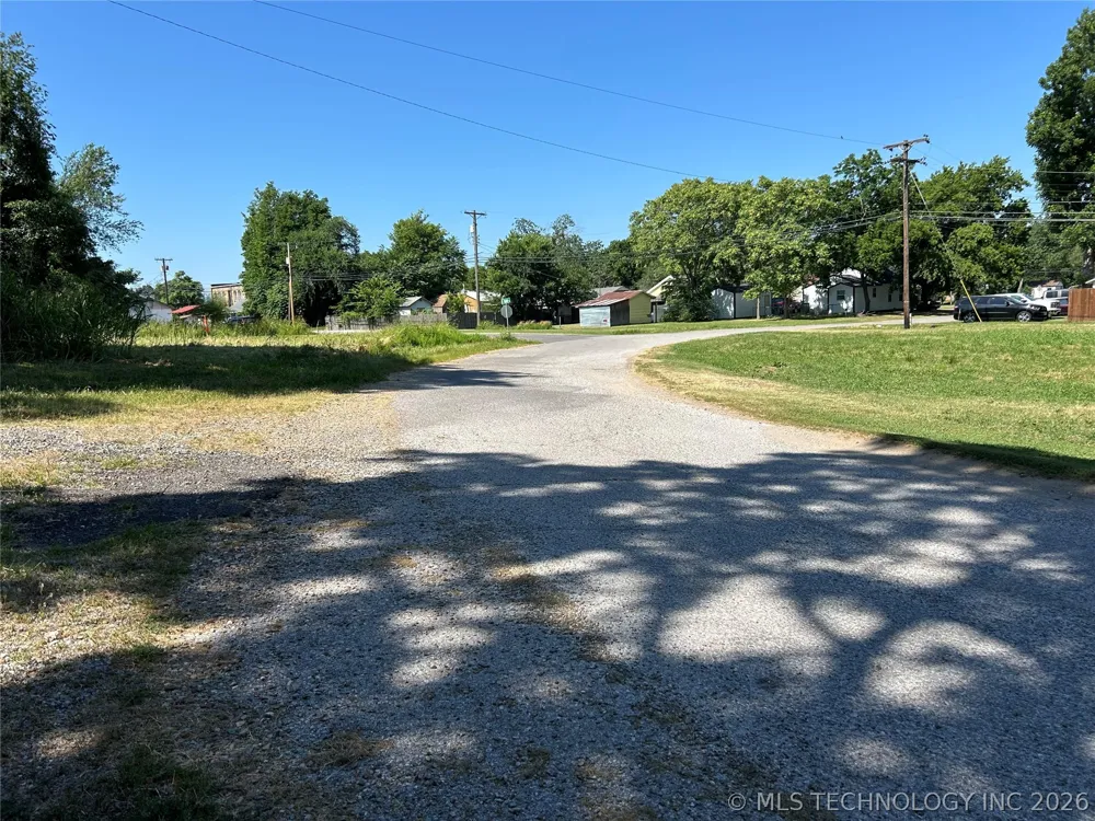 306 Water Locust Grove, OK 74352