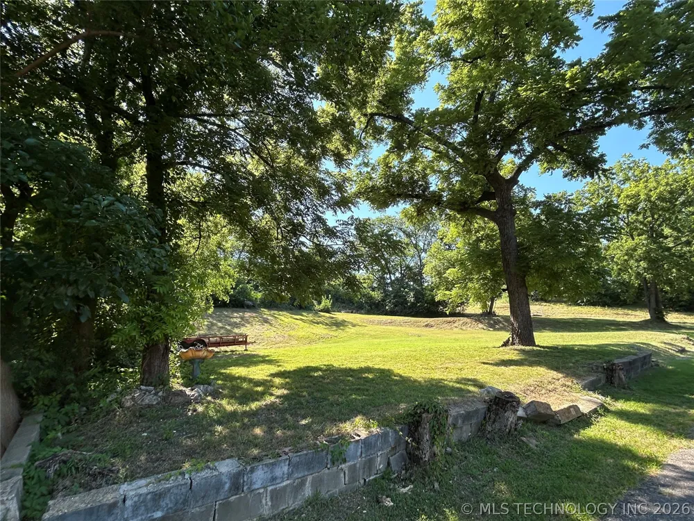 306 Water Locust Grove, OK 74352