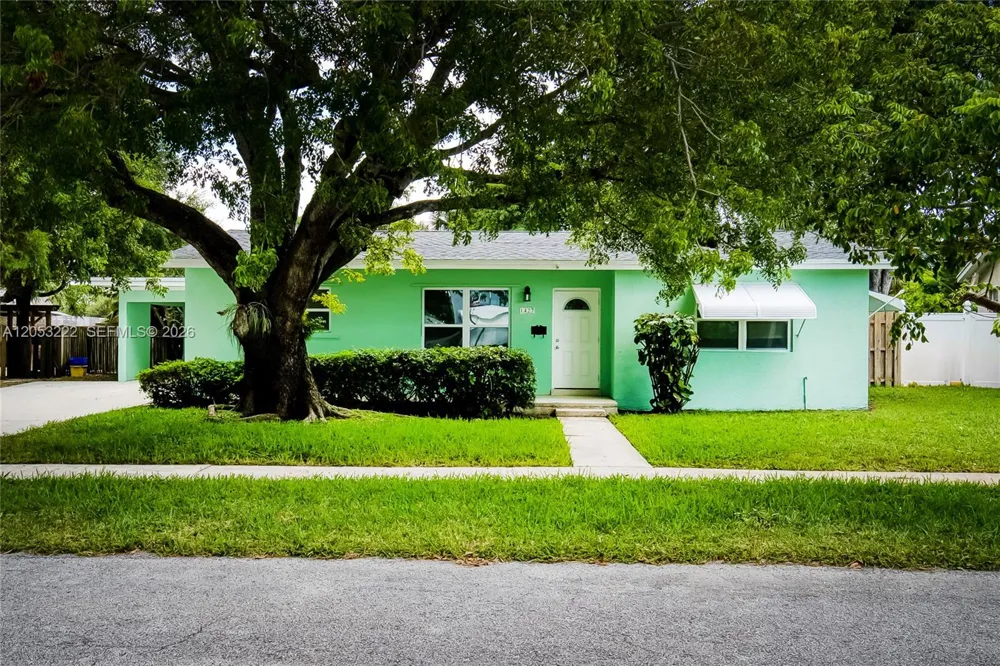 1427 Crest Dr Lake Worth, FL 33461