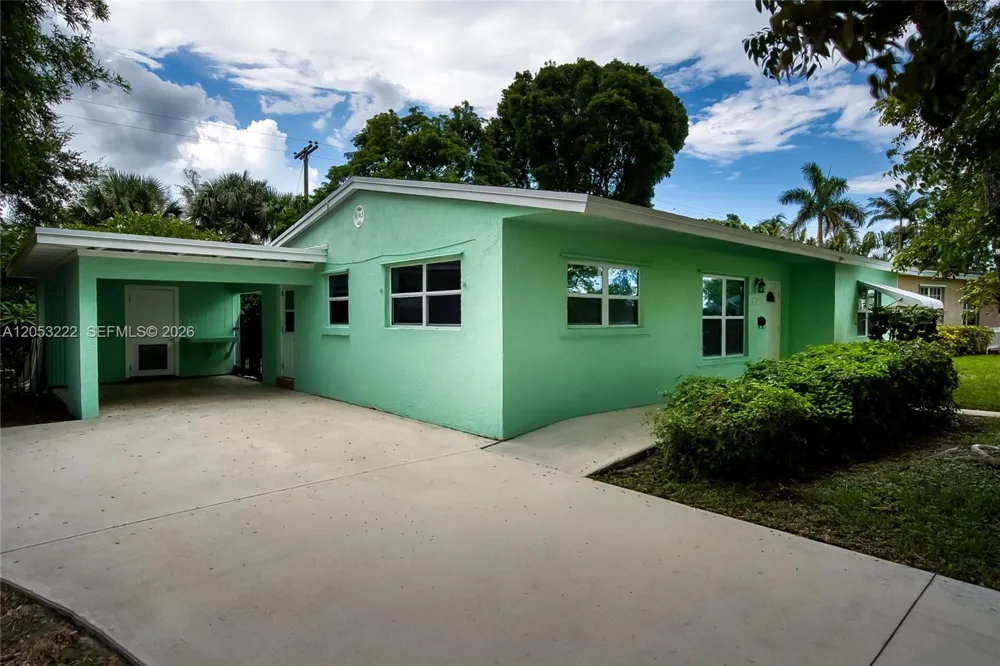 1427 Crest Dr Lake Worth, FL 33461