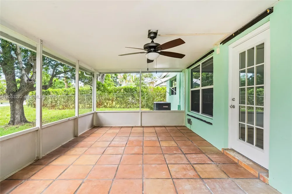 1427 Crest Dr Lake Worth, FL 33461