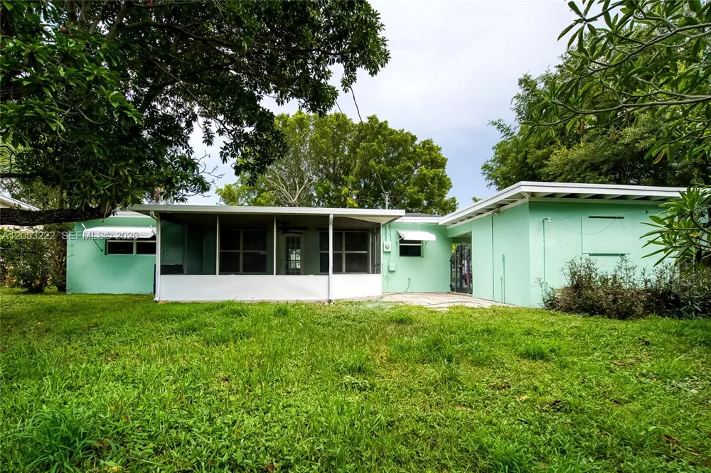 1427 Crest Dr Lake Worth, FL 33461