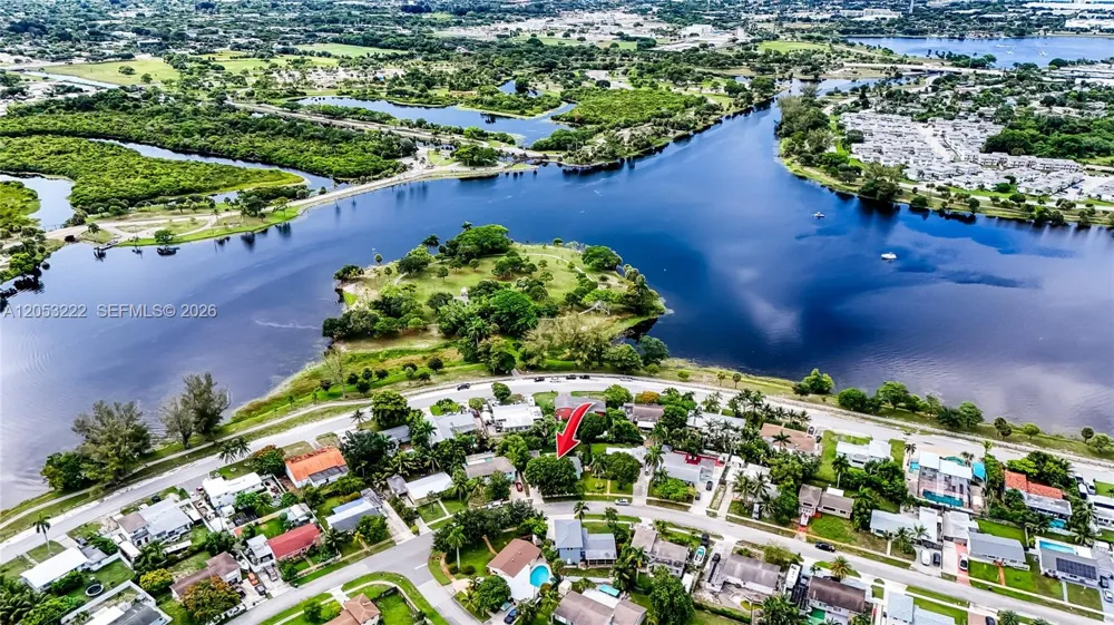 1427 Crest Dr Lake Worth, FL 33461