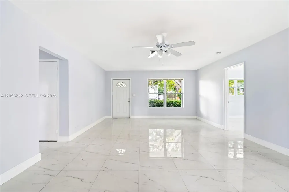 1427 Crest Dr Lake Worth, FL 33461