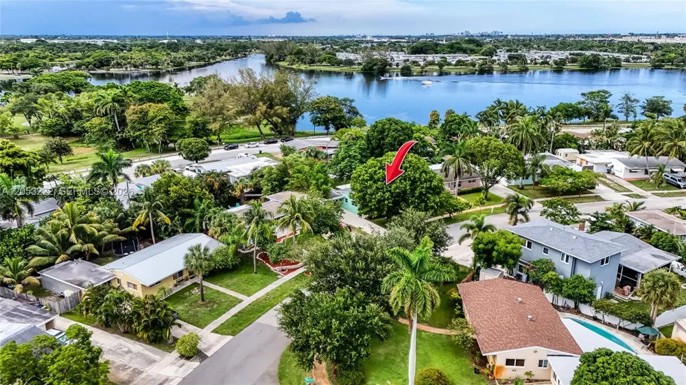 1427 Crest Dr Lake Worth, FL 33461