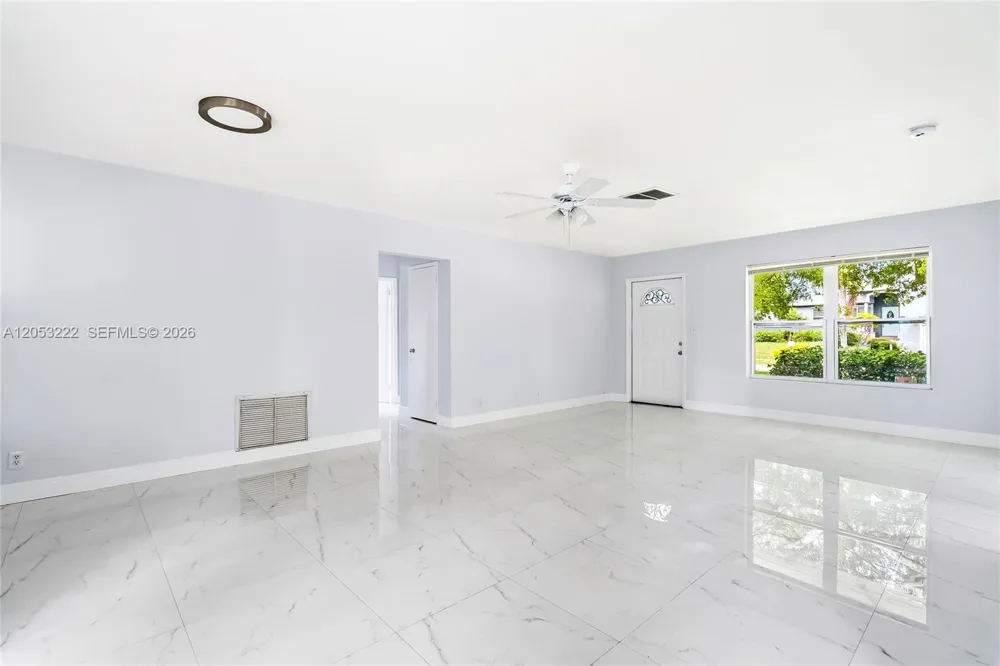 1427 Crest Dr Lake Worth, FL 33461