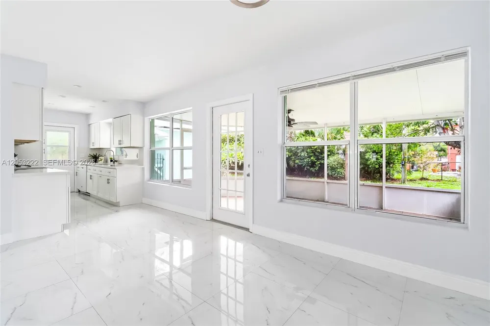 1427 Crest Dr Lake Worth, FL 33461