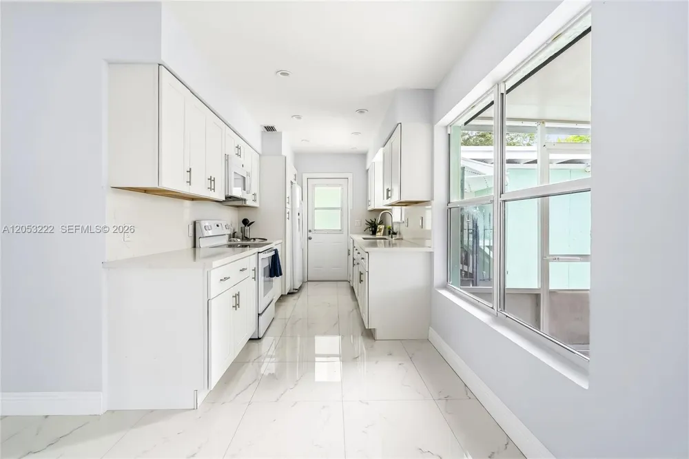 1427 Crest Dr Lake Worth, FL 33461