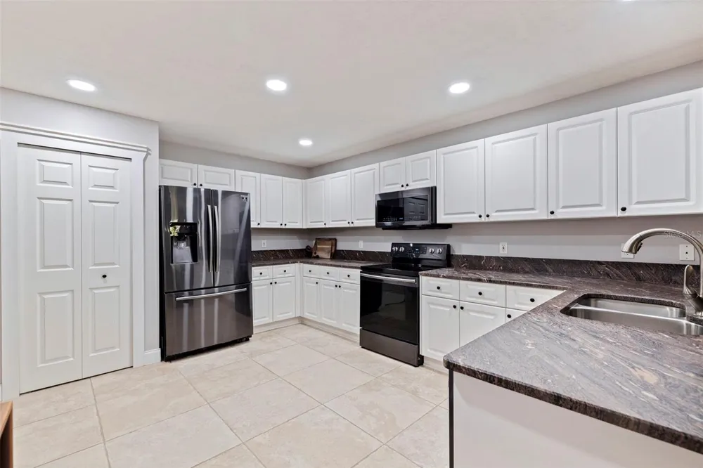 2462 14TH AVENUE St Petersburg, FL 33713
