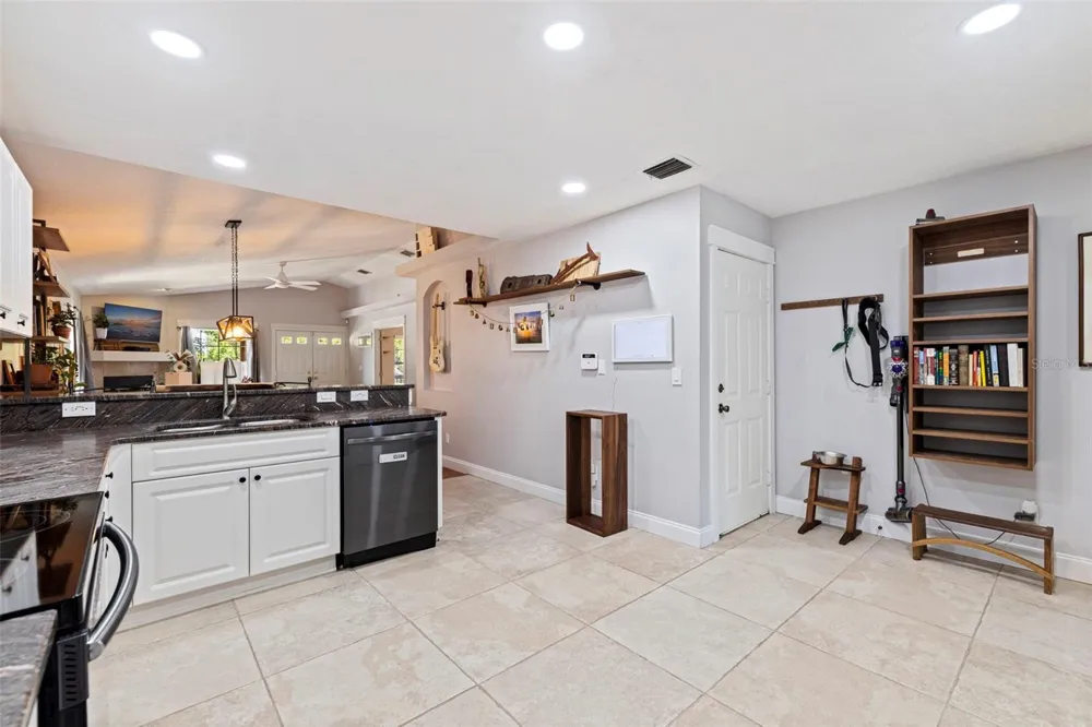 2462 14TH AVENUE St Petersburg, FL 33713