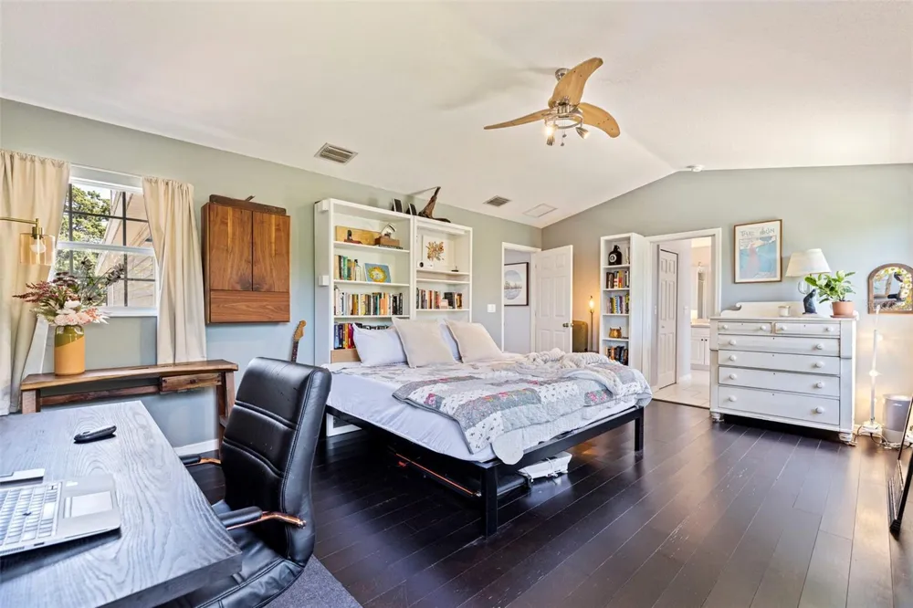 2462 14TH AVENUE St Petersburg, FL 33713