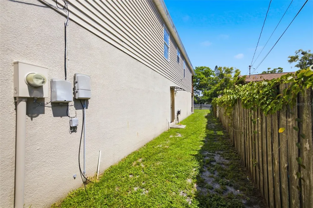 2462 14TH AVENUE St Petersburg, FL 33713