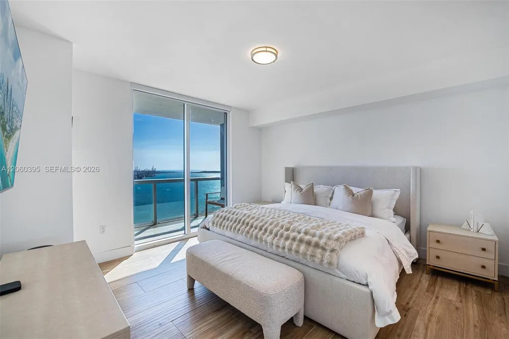 50 BISCAYNE BLVD #2706 Miami, FL 33132