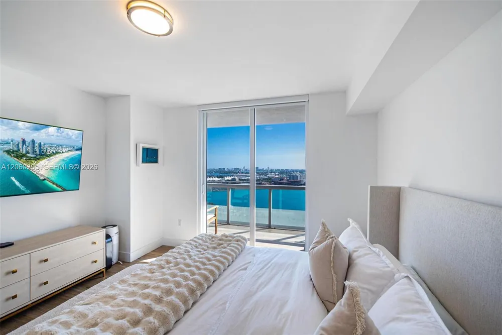 50 BISCAYNE BLVD #2706 Miami, FL 33132