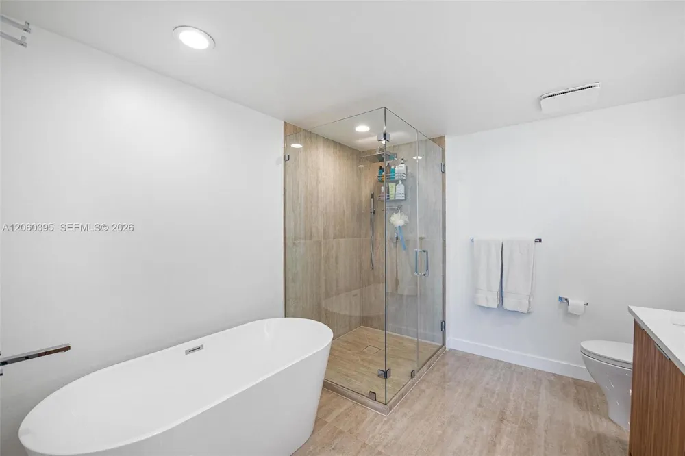 50 BISCAYNE BLVD #2706 Miami, FL 33132