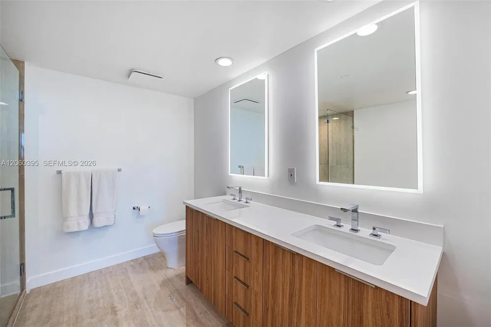 50 BISCAYNE BLVD #2706 Miami, FL 33132