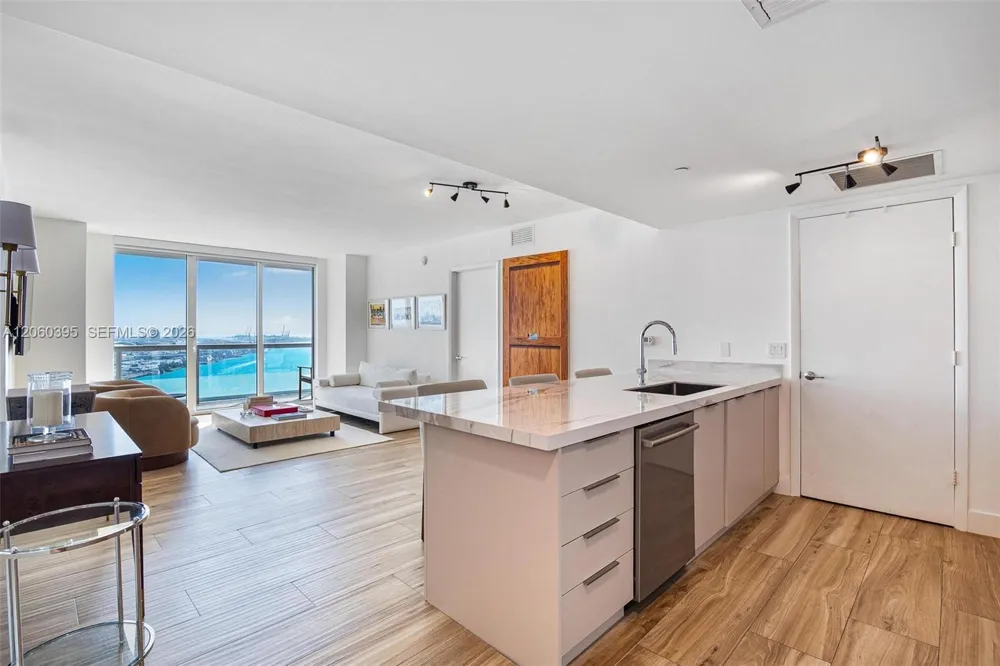 50 BISCAYNE BLVD #2706 Miami, FL 33132