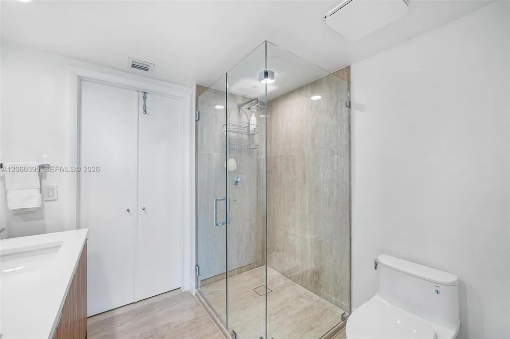 50 BISCAYNE BLVD #2706 Miami, FL 33132