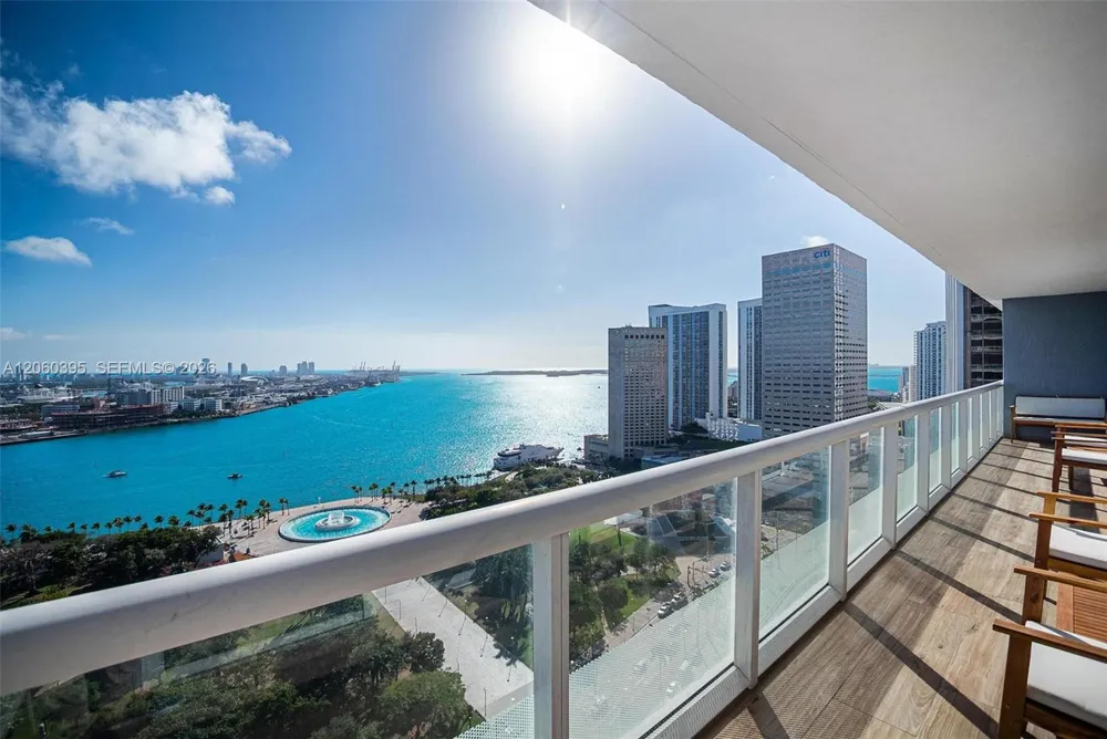 50 BISCAYNE BLVD #2706 Miami, FL 33132