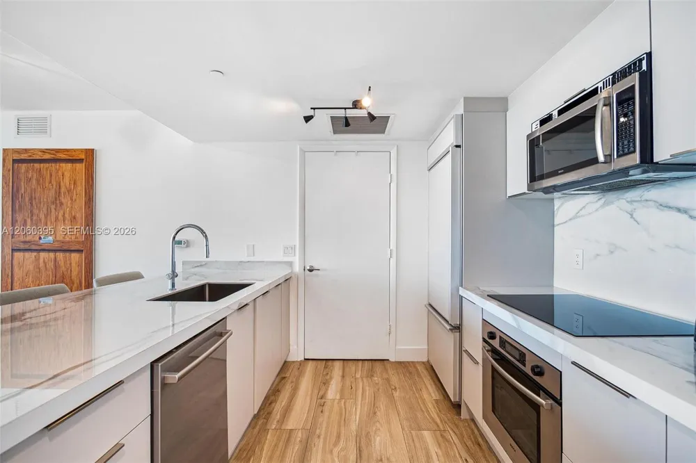 50 BISCAYNE BLVD #2706 Miami, FL 33132
