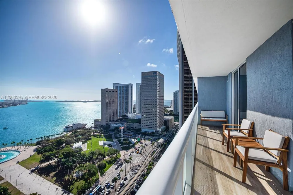 50 BISCAYNE BLVD #2706 Miami, FL 33132