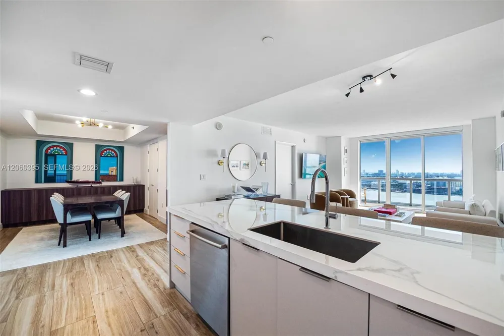 50 BISCAYNE BLVD #2706 Miami, FL 33132