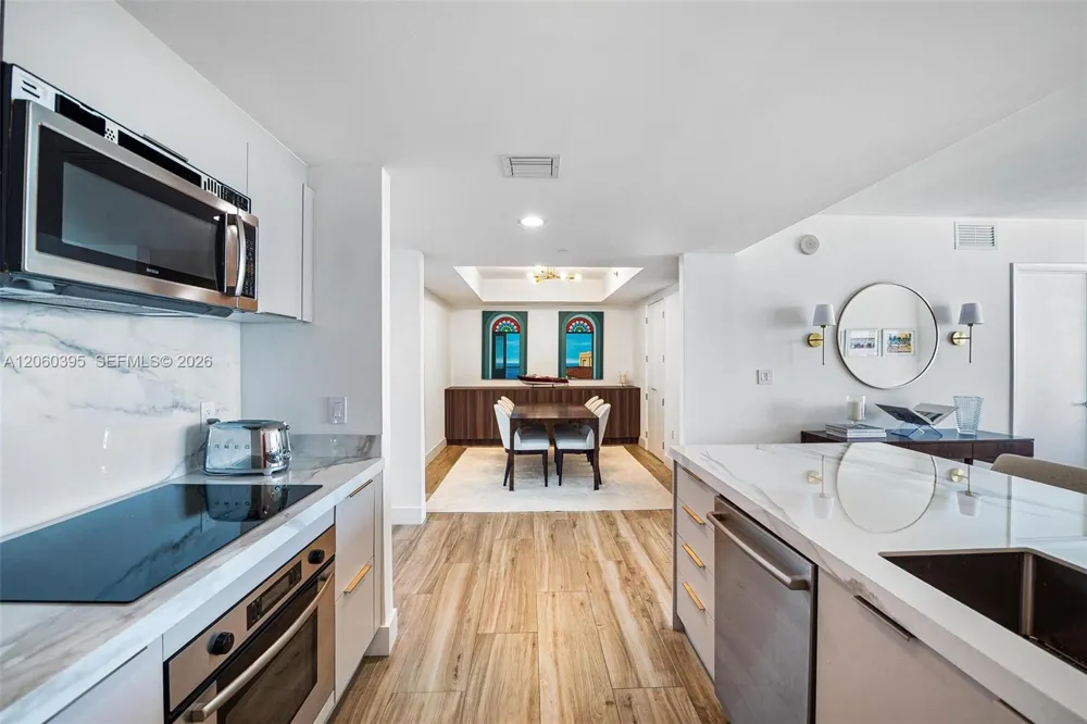 50 BISCAYNE BLVD #2706 Miami, FL 33132
