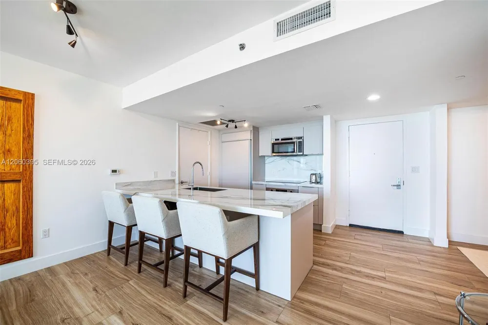 50 BISCAYNE BLVD #2706 Miami, FL 33132