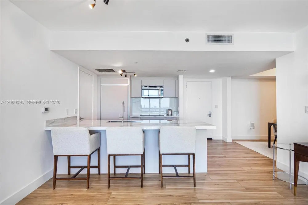 50 BISCAYNE BLVD #2706 Miami, FL 33132