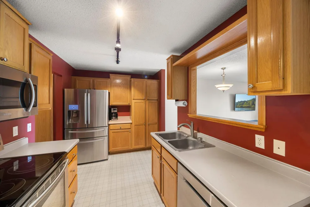 10390 64th Street NE Albertville, MN 55301