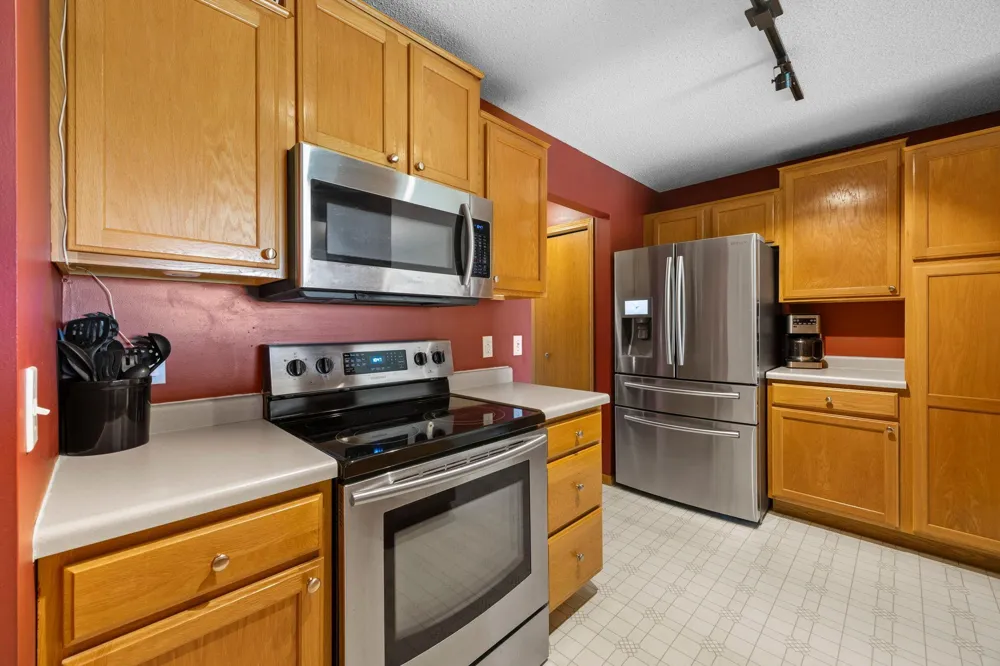 10390 64th Street NE Albertville, MN 55301