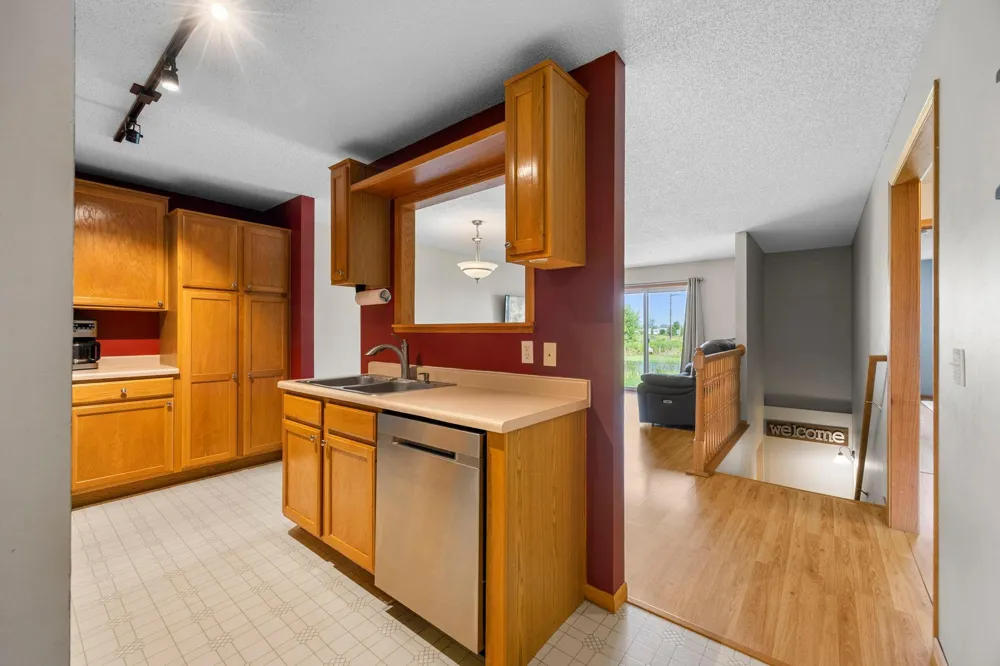10390 64th Street NE Albertville, MN 55301