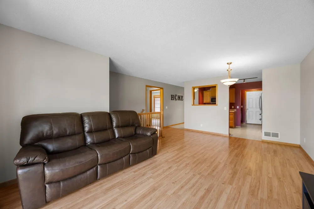 10390 64th Street NE Albertville, MN 55301