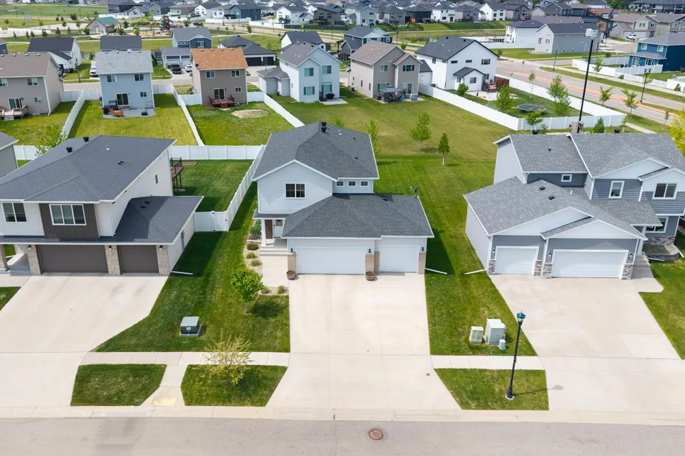 833 Albert Drive W West Fargo, ND 58078
