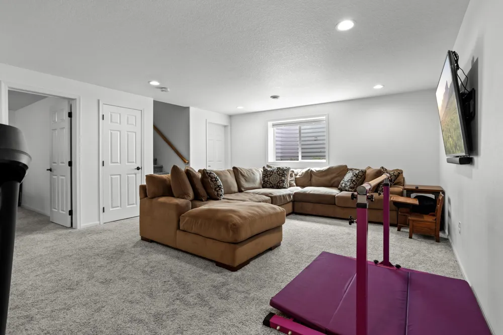 833 Albert Drive W West Fargo, ND 58078
