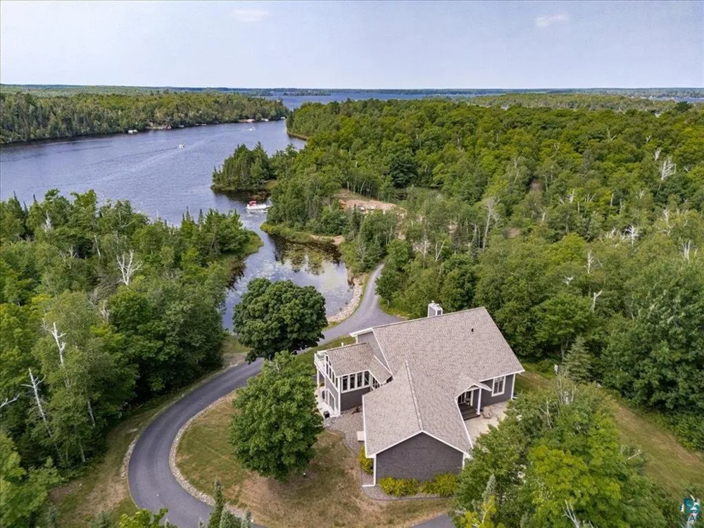 6906 W Van Road Duluth, MN 55803