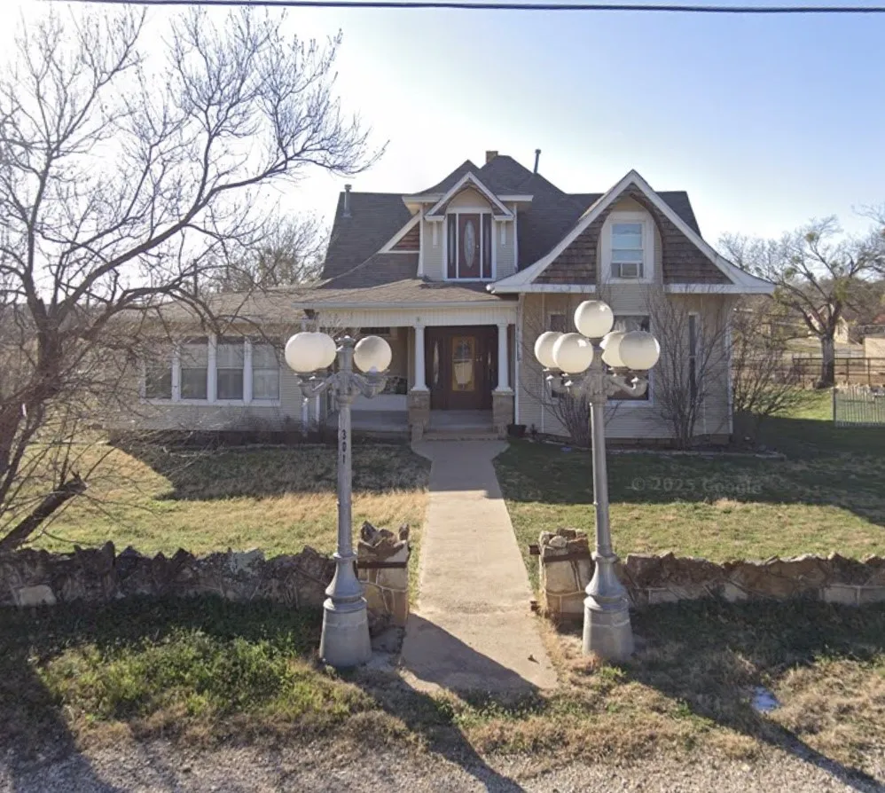 301 Pettit Throckmorton, TX 76483